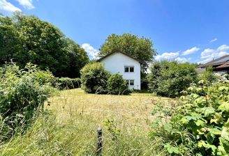 Großzügiges Grundstück mit Altbestand