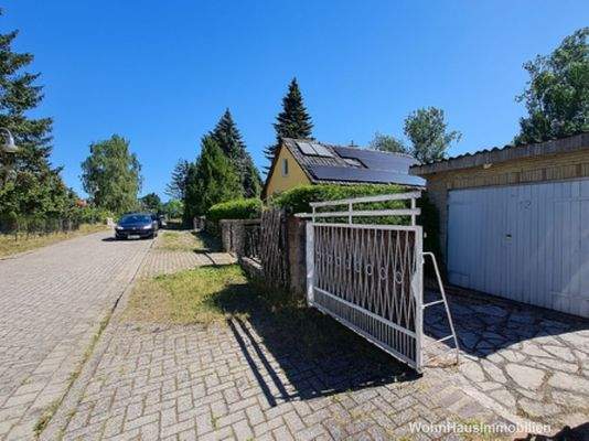 Straße vor dem Grundstück