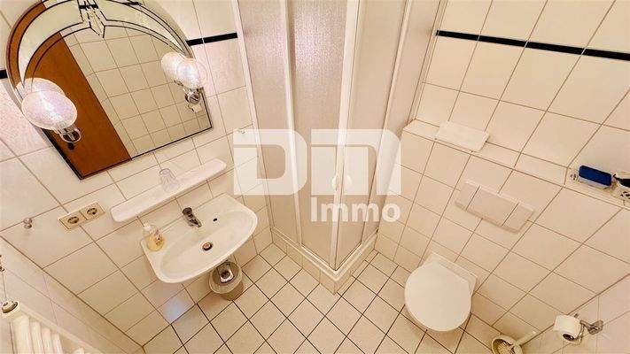 OG Gebäude 3 Doppelzimmer / Duschbad / Balkon