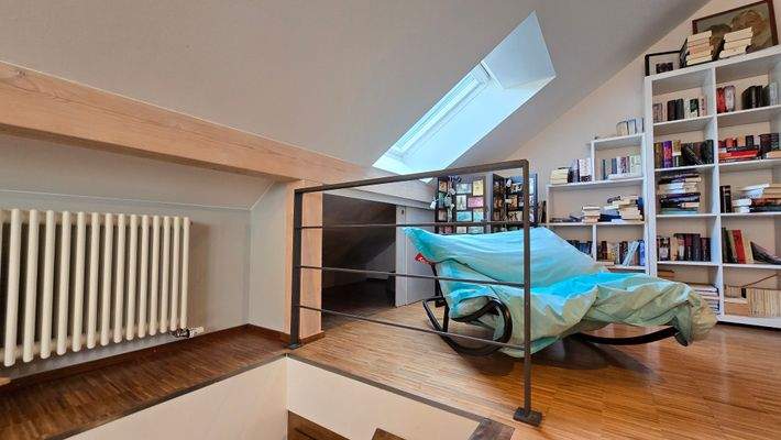 Stauraum über den gesamten Kniestock