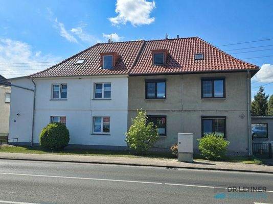 Doppelhaushälfte rechts modernisiert mit 2 WE