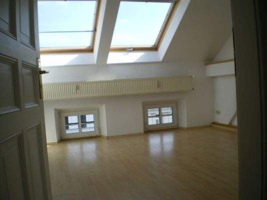 geräumiges Schlafzimmer