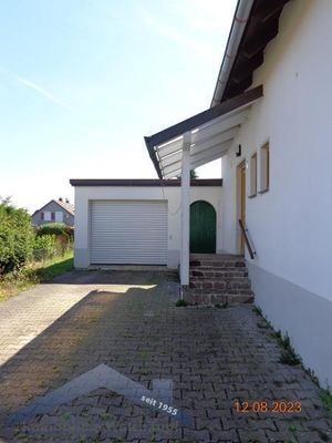 Garage und Hauszugang