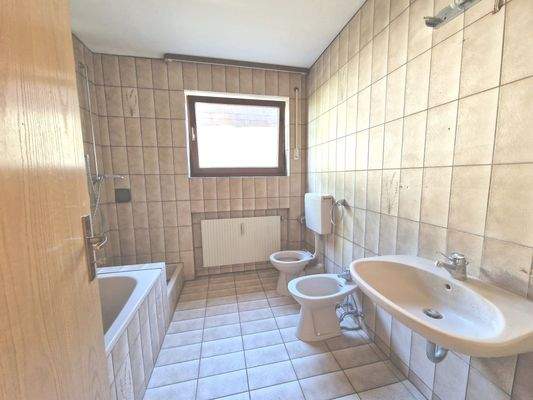 EG: Tageslichtbadezimmer