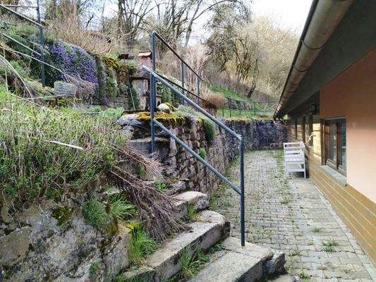 Hinter dem Haus / Freisitzmöglichkeiten für schöne