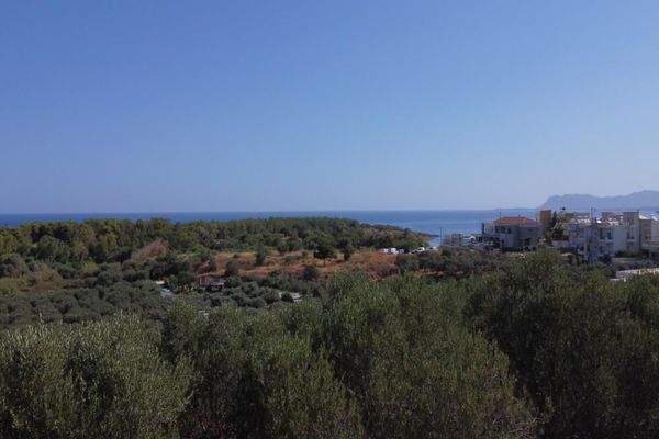 Kreta, Agioi Apostoli: Grundstück mit Meerblick in der Nähe des Stadtzentrums zu verkaufen