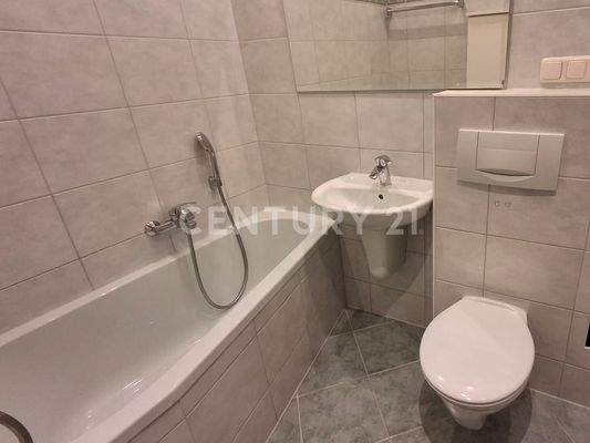 Badezimmer mit Badewanne