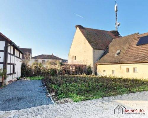 Gartenteil u. 2 Stellplätze (zur Pacht mögl.)