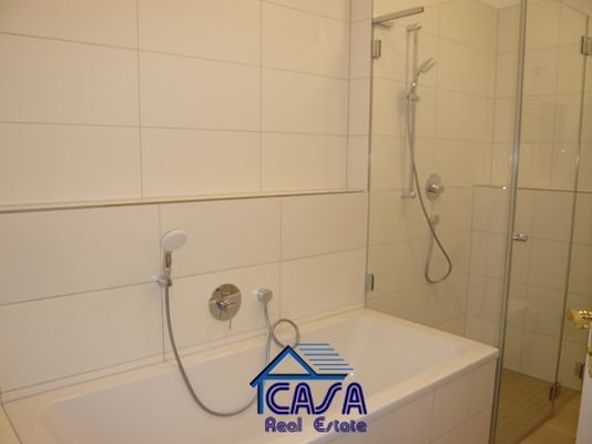 Bad mit Wanne