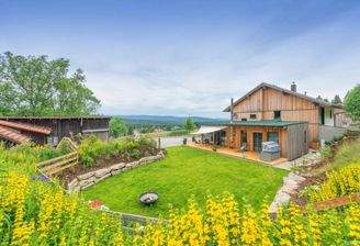 Haus Ansicht mit Garten