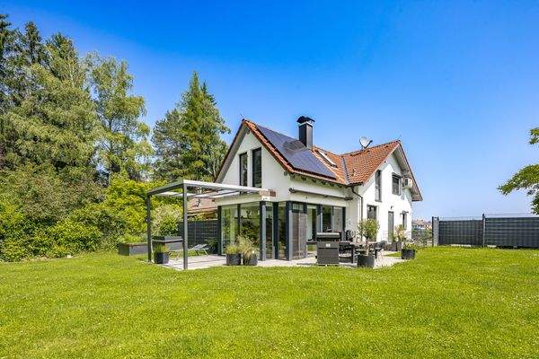 großzügig im Grünen