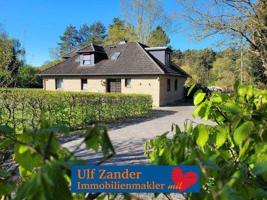 Zweifamilienhaus mit 3.094 m² Grundstück