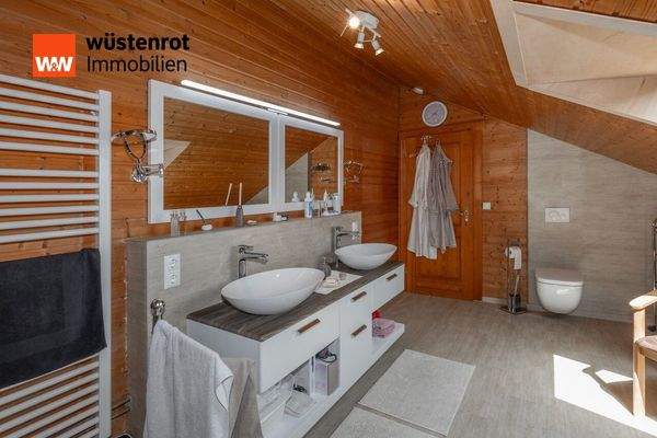 Badezimmer Dachgeschoss