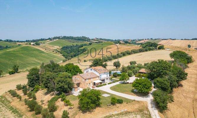 Charmantes Landhaus mit 4 Apartments und Panoramablick in Belvedere Ostrense – Marken