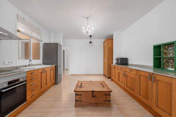 Komplett ausgestattete Küche