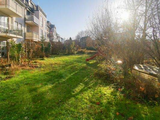 Grüne Hinterhofanlage