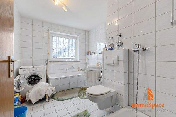 Blick ins Tageslichtbadezimmer