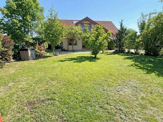 Garten mit Blick auf die Immobilie