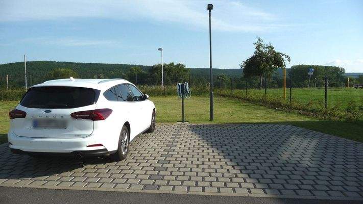 Parkplätze mit E-Ladestation