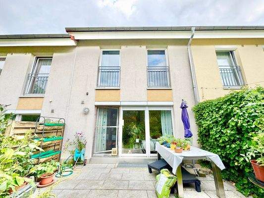 Rückansicht mit Terrasse