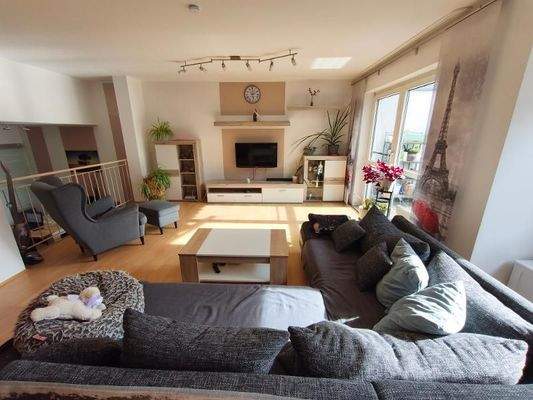 Wohnbereich mit Zugang zu Terrasse / Garten Bild 2