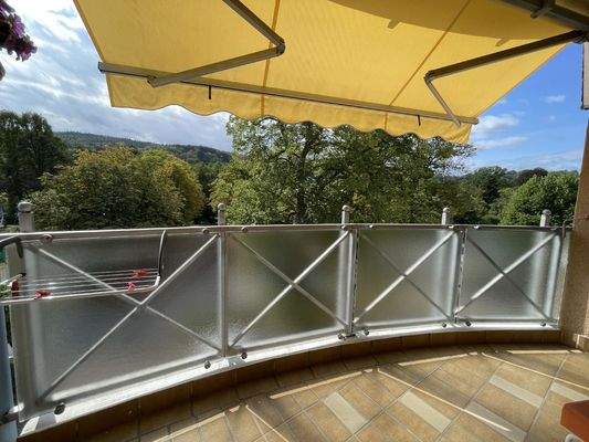 großer,sonniger Balkon