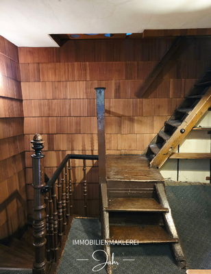 Treppe zum Dachgeschoss