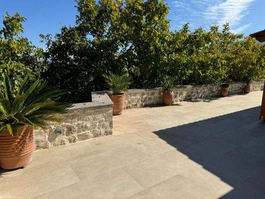 Kreta, Kournas: Malerisches Steinhaus mit bezauberndem See- und Meerblick zu verkaufen