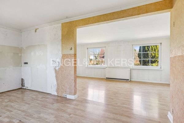 Blick aus der Küche ins Wohnzimmer EG - Wohneinheit 2