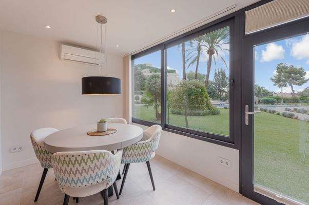 Dining area + view Apartamentos de Mar Puerto Portals