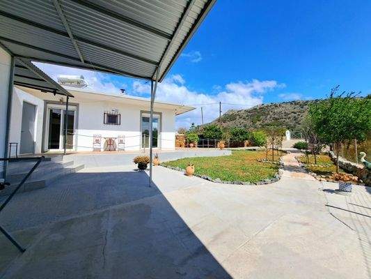 MIT VIDEO: Charmanter, renovierter Bungalow zum Verkauf in Drapanos, Apokoronas