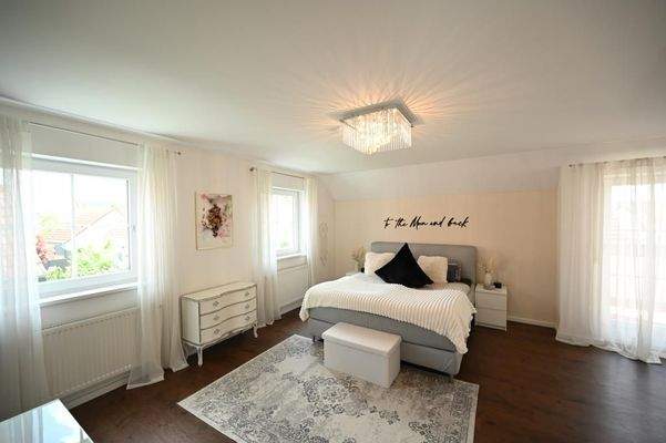 Schlafzimmer mit Ankleide