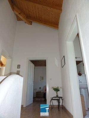Diele im Obergeschoss mit Sichtdachstuhl
