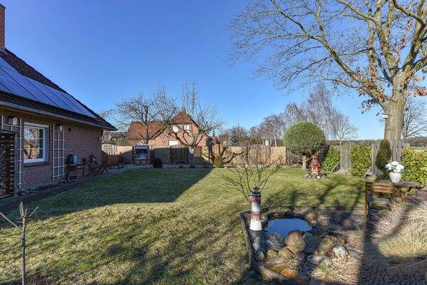 Gartenidylle mit Teich - Wohlfühloase mit Rückzugsorten