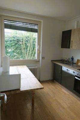 ... kleine, separate Küche