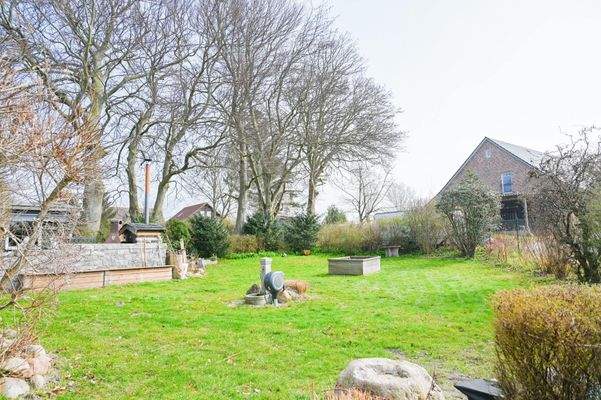 ext. Grundst. mit sep. Zufahrt