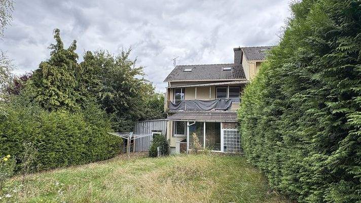 Garten mit Blick auf das Haus