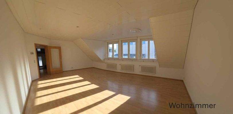 Wohnzimmer Blick zur Tür