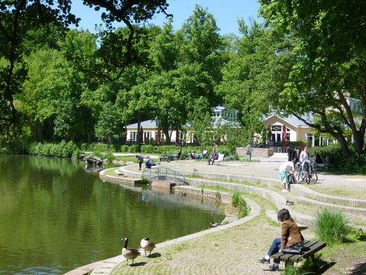 „Leuchtturm“ am See