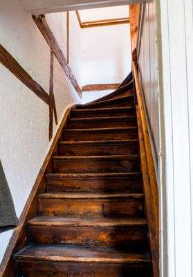 Wohnhaus Treppe zum DG 8199.jpg