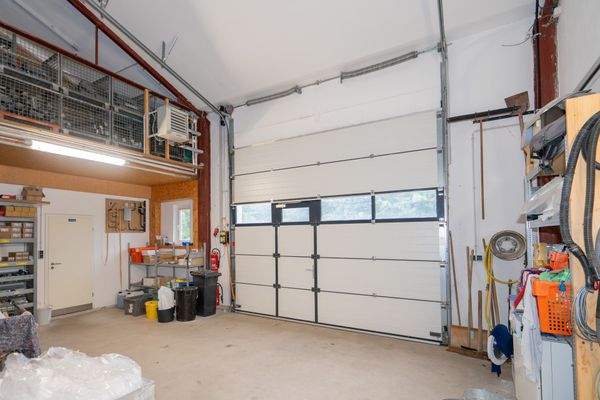 Garagen mit elektr. Sektionaltor