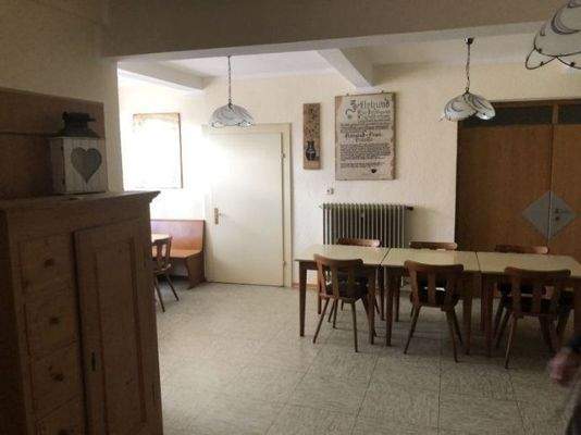 Nebenzimmermit Durchgang zumSaal