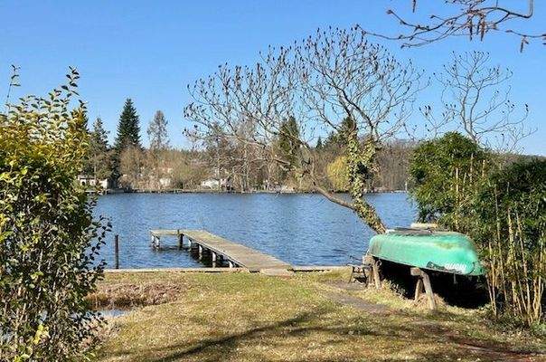 Badesteg mit Bootsanleger