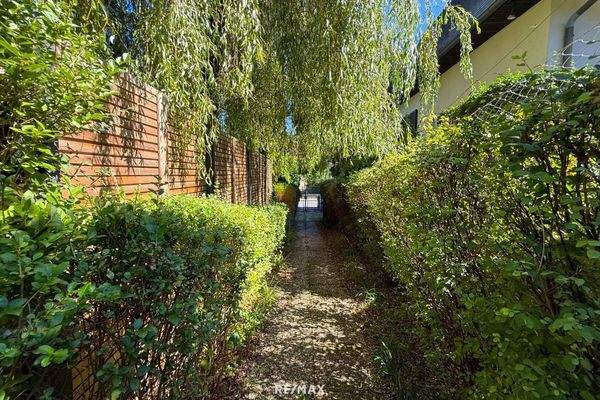 Zugang Richtung Straße