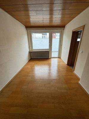 Essbereich mit Zugang zur Terrasse