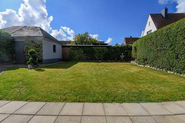 Garten mit Häuschen 