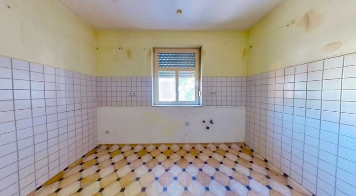 leerstehende Wohnung 1.OG.jpg