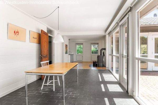 Wohnzimmer mit Ausgang zur Terrasse