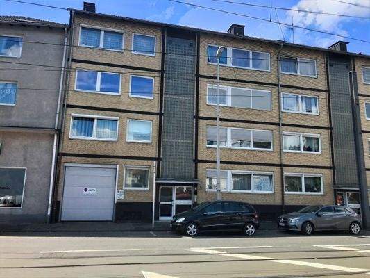 Einfahrt Straßenfront