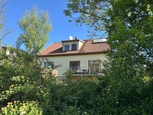 Hintere Hausansicht mit unverbaubaren Blick.jpg